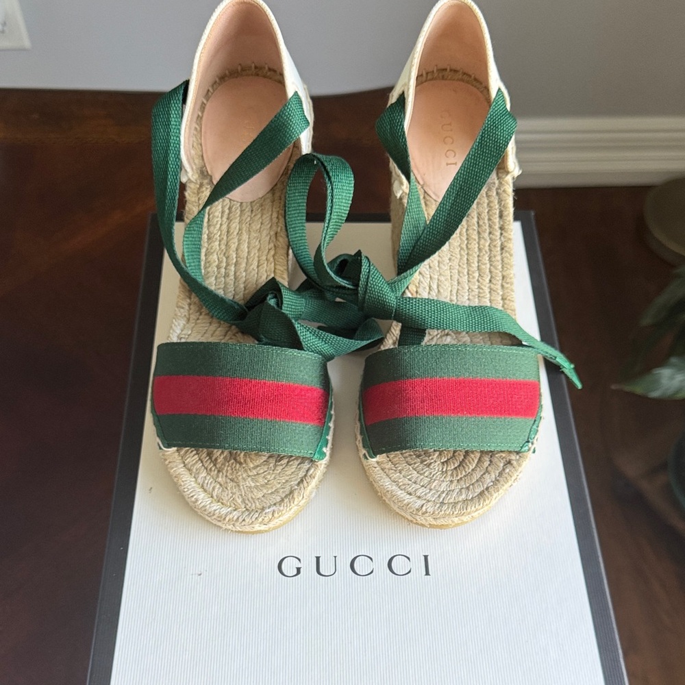 Gucci Women's Espadrilles with Green and Red Straps